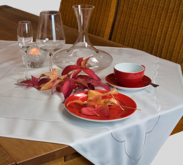 Damast-Mitteldecke zum Besticken